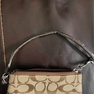 Coach wristlet damaged handle